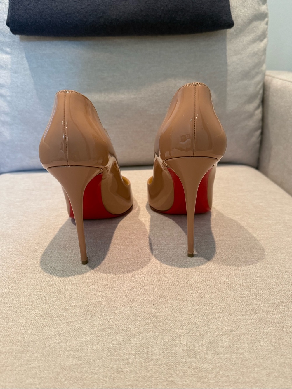 New Christian Louboutin Hot Chick 100 Patent Leather Pumps — Nude